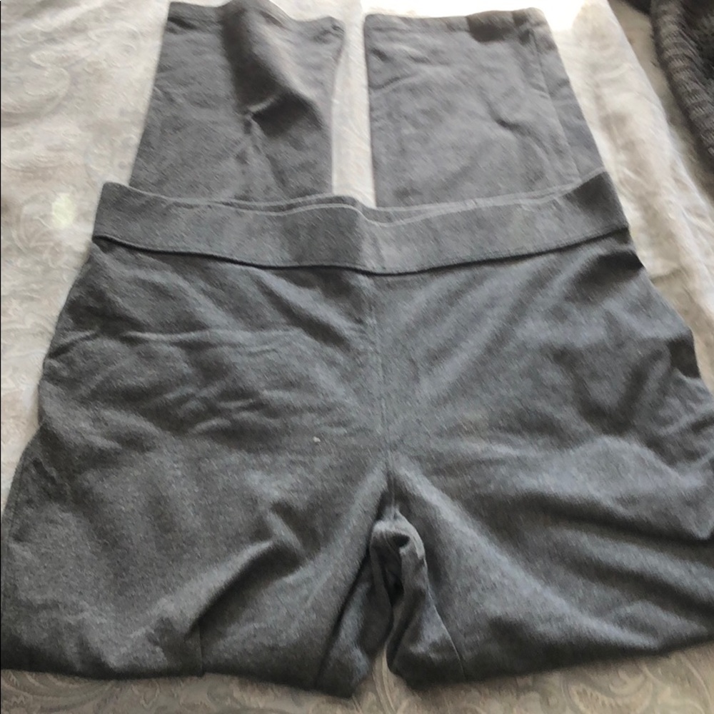 Gray leggings, size M, rear pockets.